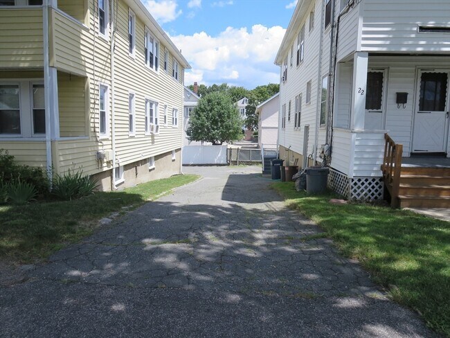 Building Photo - 24 Colonial Ave