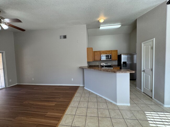 Building Photo - Great 4Bdm 2Ba Home, in a well desired loc...