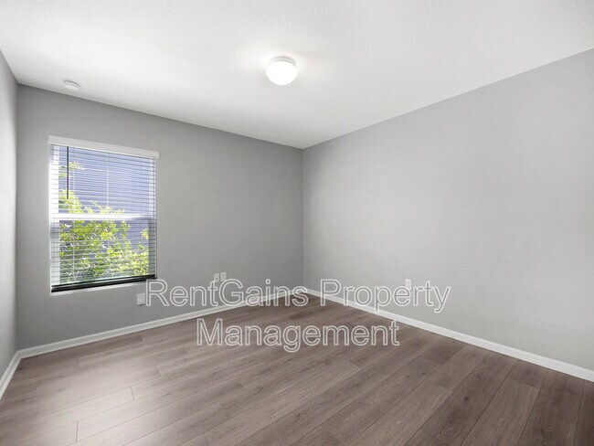 Building Photo - 597 Meadow Ridge Dr