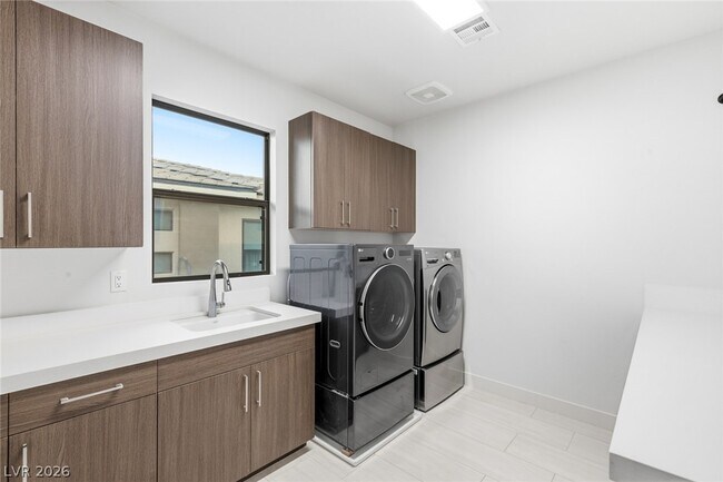 Building Photo - 75 Pristine Glen St