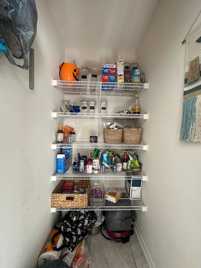 Building Photo - 101 Spain Dr