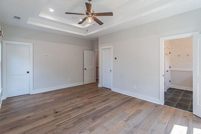 Building Photo - 370 Thrasher St NW