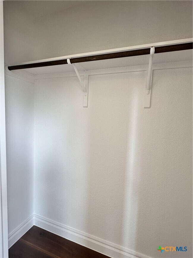 Building Photo - 2017 Ridge View Dr