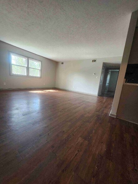 Building Photo - 1714 Autumn Dr