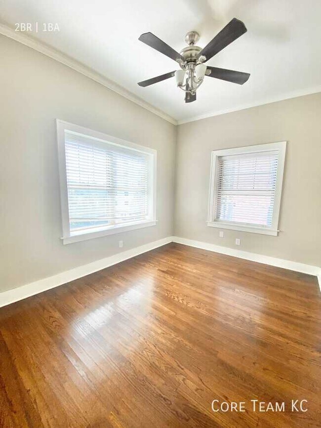 Building Photo - 710 W 48th St