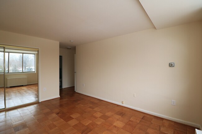 Building Photo - 2/2 Gem in Grosvenor Park!