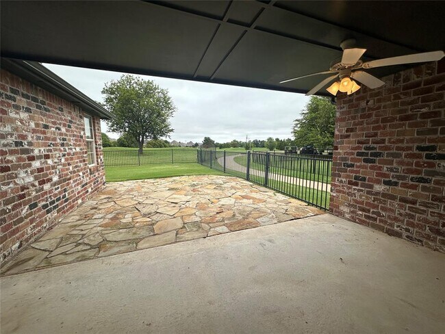 Building Photo - 15713 Traditions Blvd