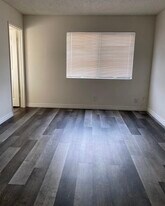 Building Photo - 1055 Walnut Grove Ave