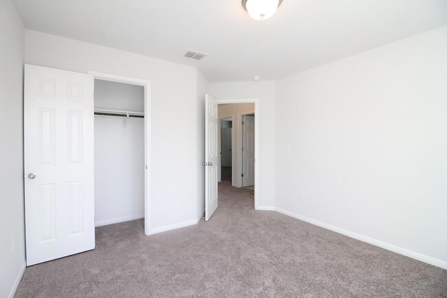 Building Photo - 10305 Forest Grove Dr