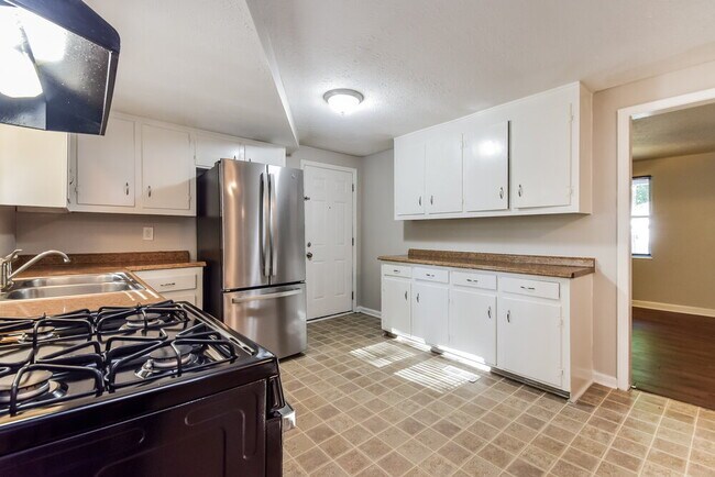 Building Photo - 3938 Windemere Dr