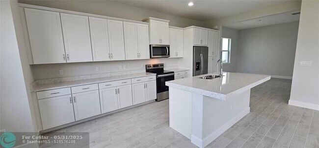 Building Photo - 5461 Empire Dr