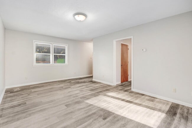 Building Photo - 2 BR | 1 BA Apartment - Scott Hills Apts in Goldsboro *Trash/Water/Lawn Care Included*