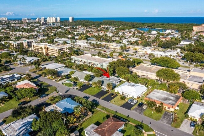 Building Photo - 2856 NE 5th Ave