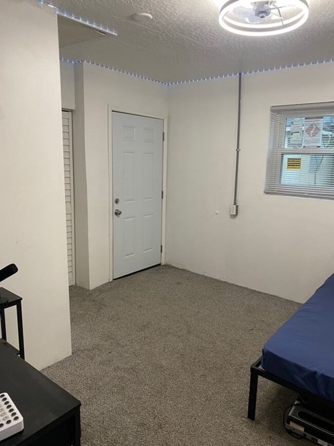 Building Photo - Spacious 3BR with bonus office space