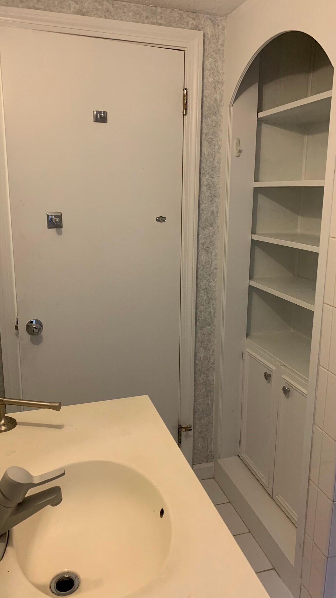 2nd Floor Bathroom - Storage - 58 Oakwood Dr