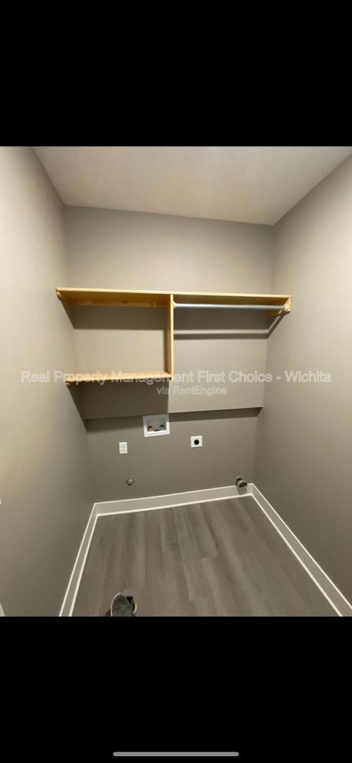 Building Photo - 3318 W 45th St S