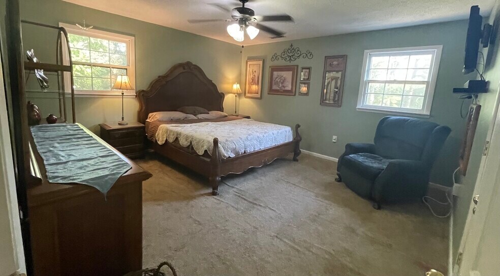 Decor can stay or bring your own - 92 Crawford Rd