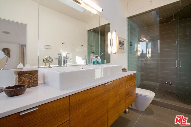 Building Photo - 1046 6th Ave