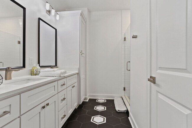 Building Photo - 415 Bedford Dr