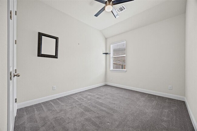 Building Photo - 253 Joseph Dr