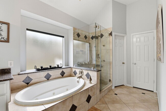 Building Photo - 2105 Mossy Trail Dr