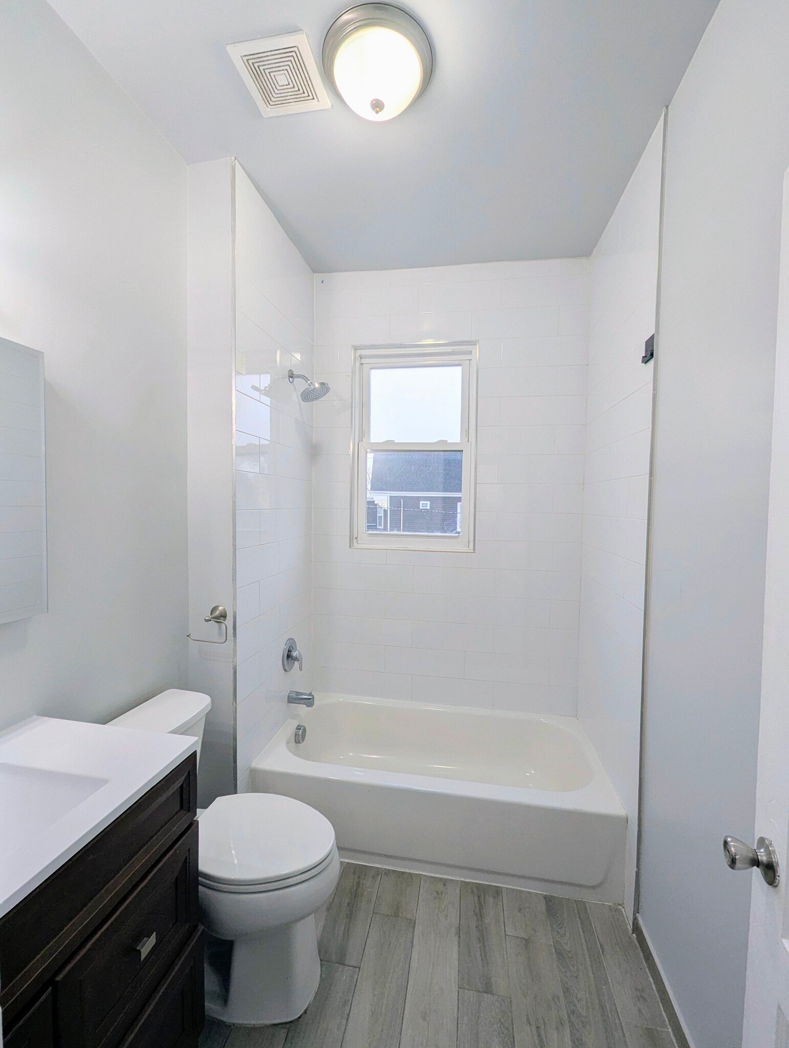 Bathroom 1 - 105 Richelieu Ter