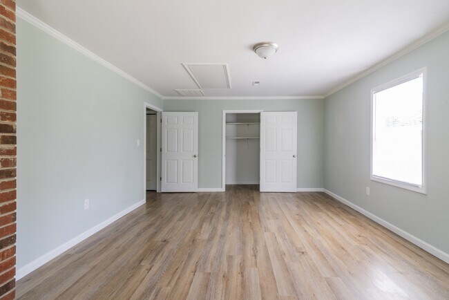 Building Photo - 578 Tryon Pl