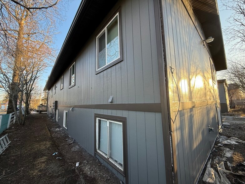 Building Photo - 1032 E 12th Ave