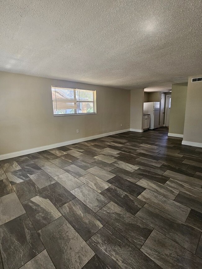 Building Photo - Charming 2-Bedroom, 1-Bathroom Duplex in C...