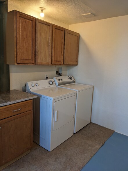 Building Photo - 1017 13th St Ct NW