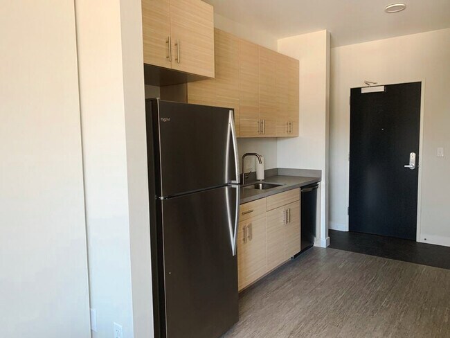 Building Photo - 2530 University Ave