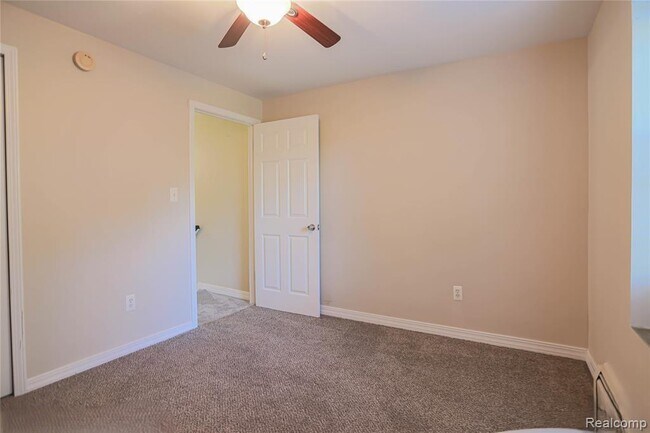 Building Photo - 119 Floral Ave