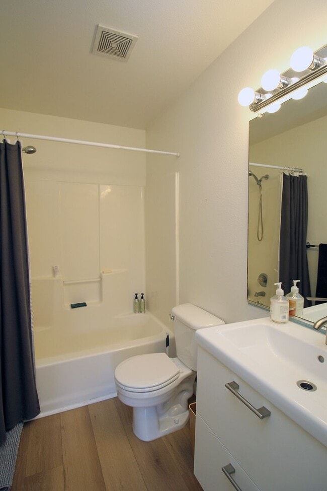 Building Photo - 8522 N Haven Ave