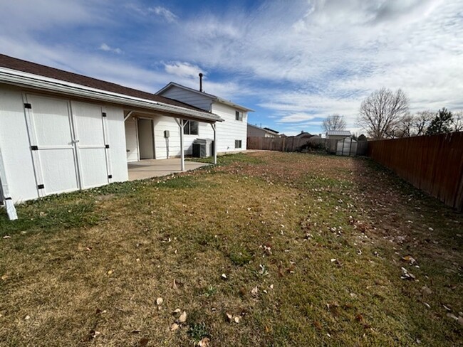 Building Photo - 4 Bedroom 1 1/2 Bath On Rio Verde St.