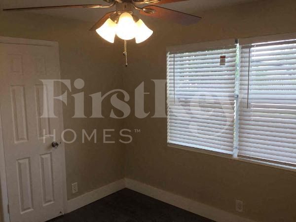 Building Photo - 2530 NE 9th Ave