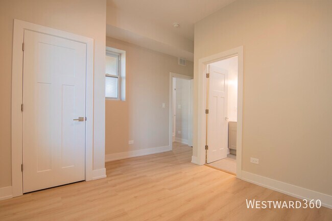 Building Photo - 1546 N Homan-1-3