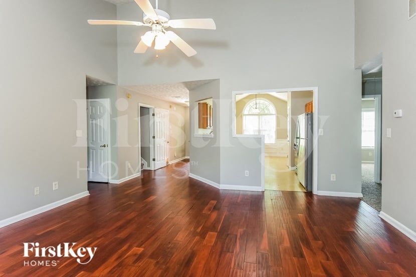 Building Photo - 830 James Ridge Dr