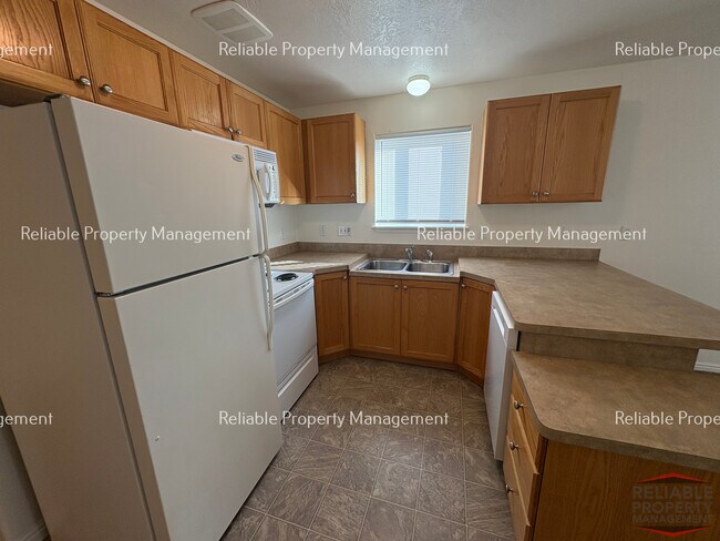 Building Photo - 3723 Deloy Dr