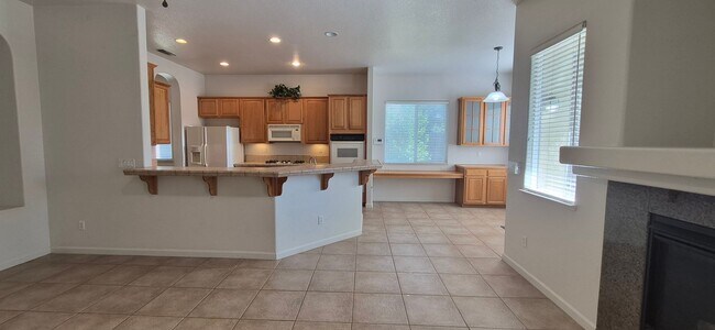 Building Photo - 1085 Crystal Springs Dr