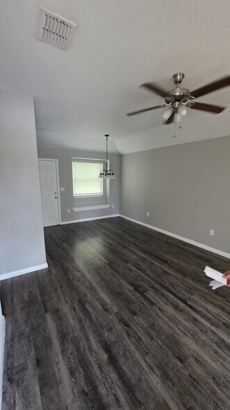 Building Photo - 509 S Trinity St