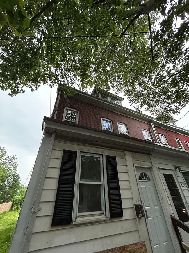 Building Photo - Large house Semi detached