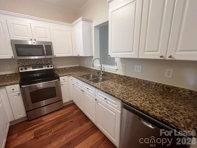 Building Photo - 819 Northeast Dr