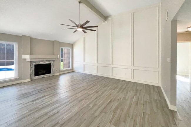 Building Photo - 8017 Spinnaker Cove