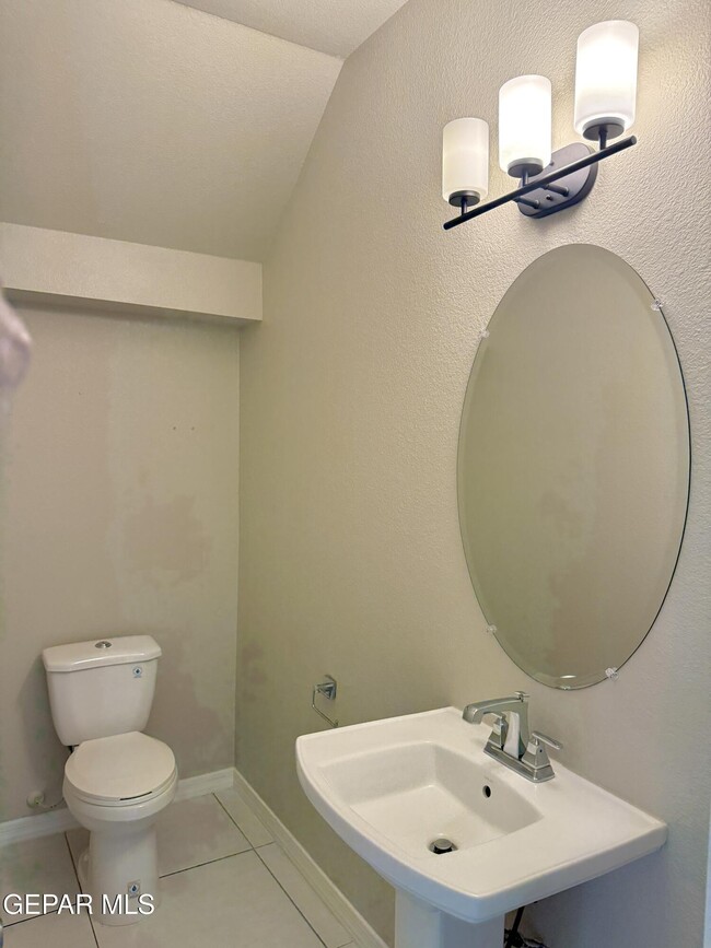 Building Photo - 12824 Linstead Ave