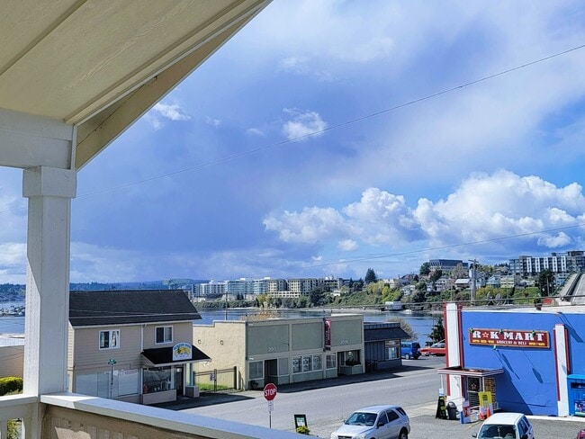 Building Photo - Luxurious and spacious 3 bed home in Manette