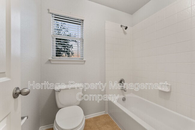 Building Photo - 11 Sable Valley