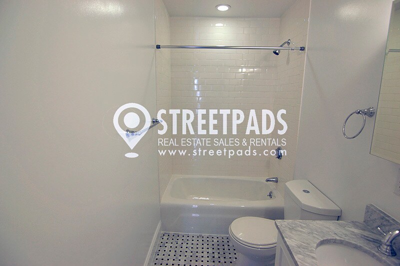 Building Photo - 1 Langdon Sq