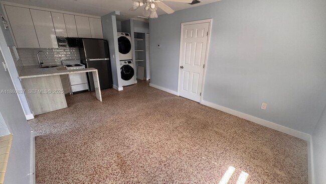 Building Photo - 1116 NE 16th Terrace