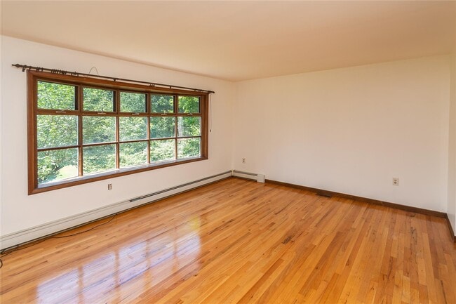 Building Photo - 5 Boxwood Close