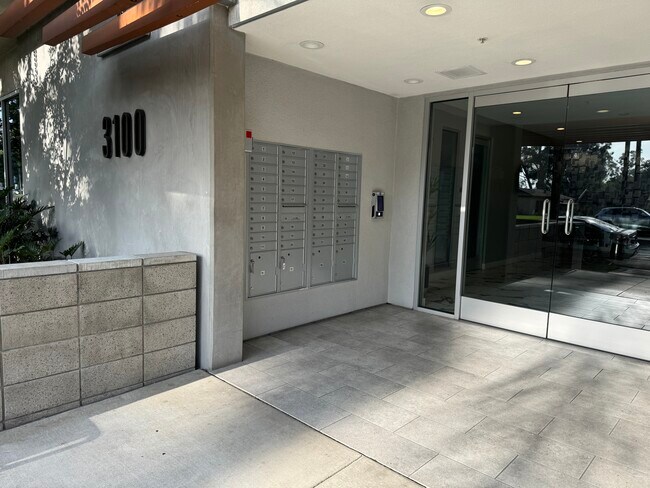 Building Photo - 3100 6th Ave